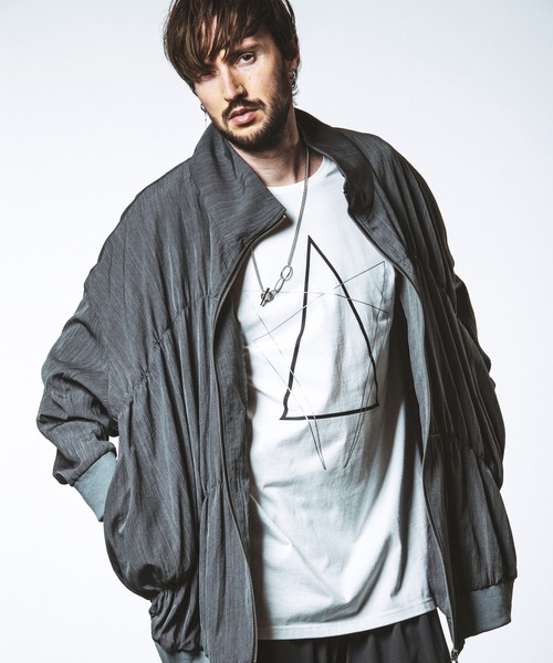 NO ID.(ノーアイディ)の「【NO ID.】Gather Drape Long Track Jacket / ギャザー ドレープ ロング トラック ジャケット(ブルゾン・メンズ・ブラック/グレー・ONE SIZE)」の8枚目の写真