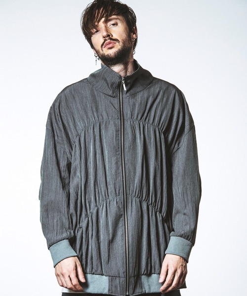 NO ID.(ノーアイディ)の「【NO ID.】Gather Drape Long Track Jacket / ギャザー ドレープ ロング トラック ジャケット(ブルゾン・メンズ・ブラック/グレー・ONE SIZE)」の9枚目の写真