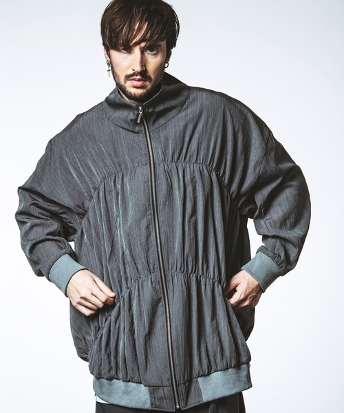 NO ID.(ノーアイディ)の「【NO ID.】Gather Drape Long Track Jacket / ギャザー ドレープ ロング トラック ジャケット(ブルゾン・メンズ・ブラック/グレー・ONE SIZE)」の10枚目の写真