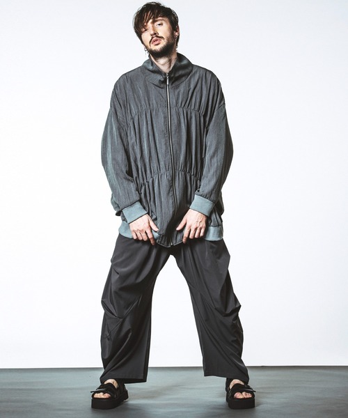 NO ID.(ノーアイディ)の「【NO ID.】Gather Drape Long Track Jacket / ギャザー ドレープ ロング トラック ジャケット(ブルゾン・メンズ・ブラック/グレー・ONE SIZE)」の13枚目の写真