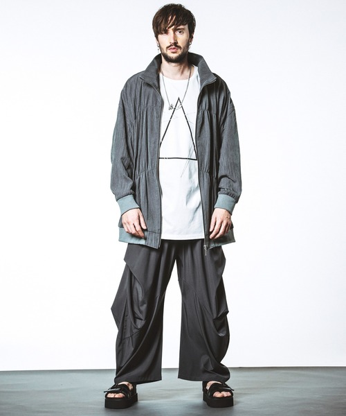 NO ID.(ノーアイディ)の「【NO ID.】Gather Drape Long Track Jacket / ギャザー ドレープ ロング トラック ジャケット(ブルゾン・メンズ・ブラック/グレー・ONE SIZE)」の14枚目の写真