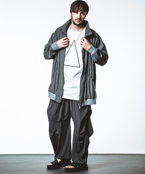 NO ID.(ノーアイディ)の「【NO ID.】Gather Drape Long Track Jacket / ギャザー ドレープ ロング トラック ジャケット(ブルゾン・メンズ・ブラック/グレー・ONE SIZE)」の15枚目の写真