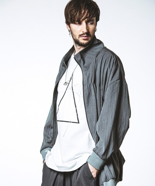 NO ID.(ノーアイディ)の「【NO ID.】Gather Drape Long Track Jacket / ギャザー ドレープ ロング トラック ジャケット(ブルゾン・メンズ・ブラック/グレー・ONE SIZE)」の18枚目の写真