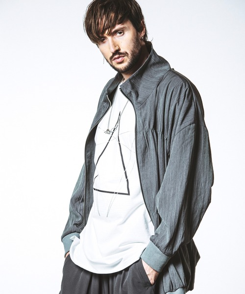 NO ID.(ノーアイディ)の「【NO ID.】Gather Drape Long Track Jacket / ギャザー ドレープ ロング トラック ジャケット(ブルゾン・メンズ・ブラック/グレー・ONE SIZE)」の19枚目の写真