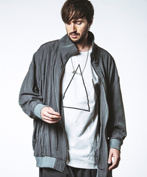 NO ID.(ノーアイディ)の「【NO ID.】Gather Drape Long Track Jacket / ギャザー ドレープ ロング トラック ジャケット(ブルゾン・メンズ・ブラック/グレー・ONE SIZE)」の22枚目の写真