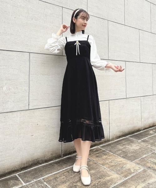 an another angelus(アンアナザーアンジェラス)の「ローズブローチ付きネグリジェ風ワンピース/ fint フィント(ワンピース・レディース・ライトグレー/ブラック・FREE)」の4枚目の写真