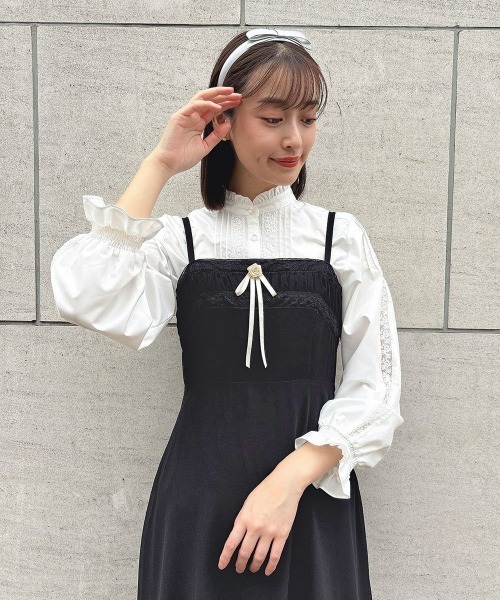 an another angelus(アンアナザーアンジェラス)の「ローズブローチ付きネグリジェ風ワンピース/ fint フィント(ワンピース・レディース・ライトグレー/ブラック・FREE)」の5枚目の写真