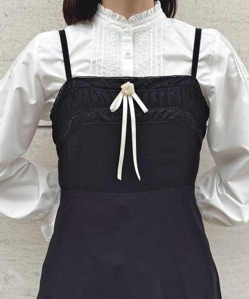 an another angelus(アンアナザーアンジェラス)の「ローズブローチ付きネグリジェ風ワンピース/ fint フィント(ワンピース・レディース・ライトグレー/ブラック・FREE)」の6枚目の写真