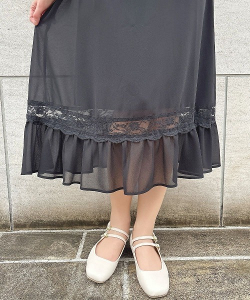 an another angelus(アンアナザーアンジェラス)の「ローズブローチ付きネグリジェ風ワンピース/ fint フィント(ワンピース・レディース・ライトグレー/ブラック・FREE)」の8枚目の写真