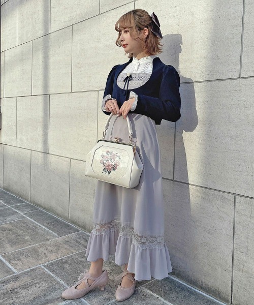 an another angelus(アンアナザーアンジェラス)の「ローズブローチ付きネグリジェ風ワンピース/ fint フィント(ワンピース・レディース・ライトグレー/ブラック・FREE)」の18枚目の写真