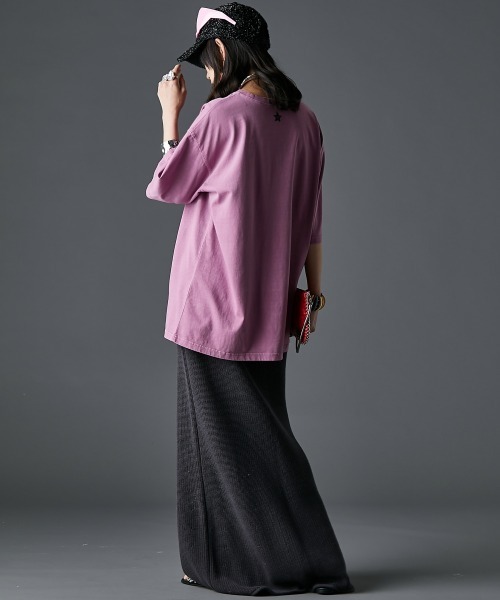 GEVS.（ジェイヴィス）の「綿100％ピグメント染エンジェルプリントTシャツ＜大きいサイズ有＞GEVS.（Tシャツ/カットソー・レディース・ピンク/チャコール・5L/4L/3L/LL/L/M）」の19枚目の写真