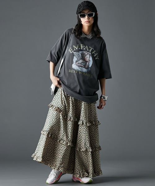 GEVS.（ジェイヴィス）の「綿100％ピグメント染エンジェルプリントTシャツ＜大きいサイズ有＞GEVS.（Tシャツ/カットソー・レディース・ピンク/チャコール・5L/4L/3L/LL/L/M）」の7枚目の写真