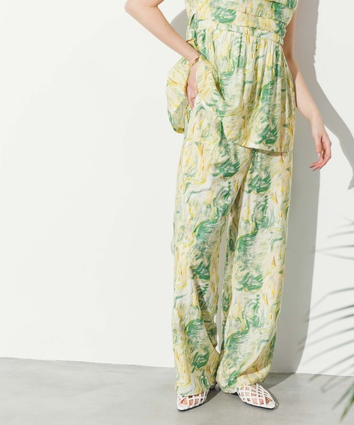 Gready Brilliant(グレディブリリアン)の「ブラシプリントイージーワイドパンツ(その他パンツ・レディース・イエロー×グリーン/黄緑系・FREE)」の9枚目の写真