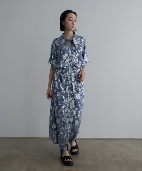 VACANCY（ヴァカンシー）の「メタリックペイント柄ツイストシャツワンピース（ワンピース・レディース・ブラック/ブルー・MEDIUM/LARGE）」の13枚目の写真