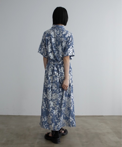 VACANCY（ヴァカンシー）の「メタリックペイント柄ツイストシャツワンピース（ワンピース・レディース・ブラック/ブルー・MEDIUM/LARGE）」の14枚目の写真