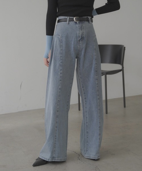 Clum（クルム）の「Side panel switching Wide denim pants / サイドパネル切り替えタックワイドデニムパンツ（デニムパンツ・レディース・ライトブルー・SMALL/LARGE/MEDIUM）」の5枚目の写真
