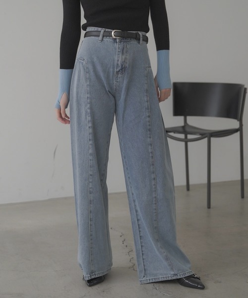 Clum（クルム）の「Side panel switching Wide denim pants / サイドパネル切り替えタックワイドデニムパンツ（デニムパンツ・レディース・ライトブルー・SMALL/LARGE/MEDIUM）」の6枚目の写真