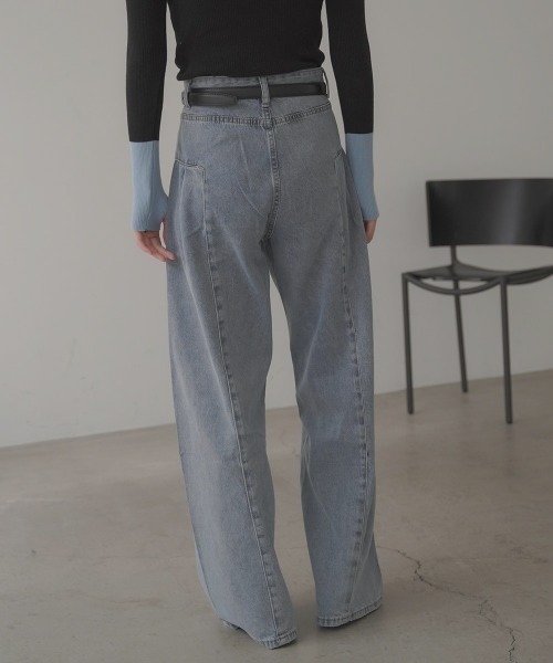 Clum（クルム）の「Side panel switching Wide denim pants / サイドパネル切り替えタックワイドデニムパンツ（デニムパンツ・レディース・ライトブルー・SMALL/LARGE/MEDIUM）」の9枚目の写真