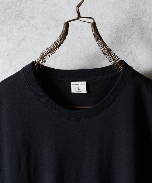 NUMBER (N)INE(ナンバーナイン)の「BASIC HEM PRINTED SLEEVELESS SHIRT / ベーシック ワンポイント ロゴプリント ノースリーブ クルーネックシャツ(タンクトップ・メンズ・グレー/ホワイト/ブラック・M/L/XL)」の18枚目の写真