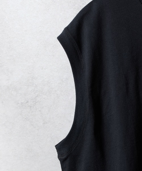 NUMBER (N)INE(ナンバーナイン)の「BASIC HEM PRINTED SLEEVELESS SHIRT / ベーシック ワンポイント ロゴプリント ノースリーブ クルーネックシャツ(タンクトップ・メンズ・グレー/ホワイト/ブラック・M/L/XL)」の19枚目の写真