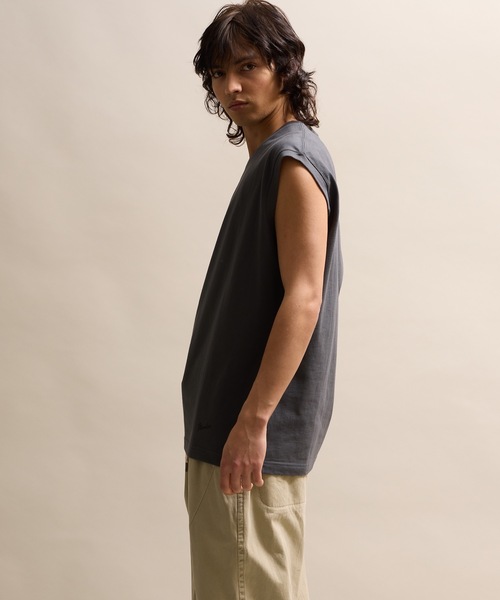 NUMBER (N)INE(ナンバーナイン)の「BASIC HEM PRINTED SLEEVELESS SHIRT / ベーシック ワンポイント ロゴプリント ノースリーブ クルーネックシャツ(タンクトップ・メンズ・グレー/ホワイト/ブラック・M/L/XL)」の13枚目の写真