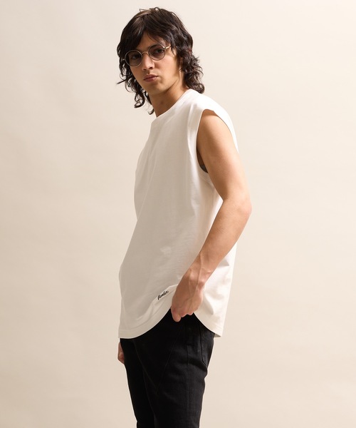 NUMBER (N)INE(ナンバーナイン)の「BASIC HEM PRINTED SLEEVELESS SHIRT / ベーシック ワンポイント ロゴプリント ノースリーブ クルーネックシャツ(タンクトップ・メンズ・グレー/ホワイト/ブラック・M/L/XL)」の4枚目の写真