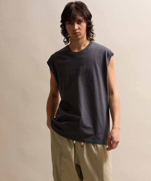 NUMBER (N)INE(ナンバーナイン)の「BASIC HEM PRINTED SLEEVELESS SHIRT / ベーシック ワンポイント ロゴプリント ノースリーブ クルーネックシャツ(タンクトップ・メンズ・グレー/ホワイト/ブラック・M/L/XL)」の6枚目の写真