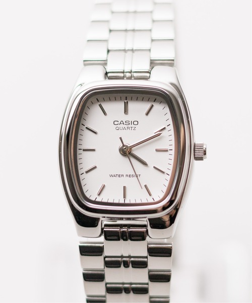 CASIO（カシオ）の「【60】【ITN】【CASIO】クラシックメタル　アナログ時計　シルバーケース（アナログ腕時計・レディース・ホワイト/ブラック・FREE）」の2枚目の写真