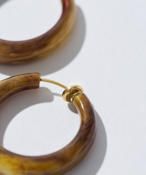 RIVE DROITE（リヴドロワ）の「【存在感抜群◎】カラーフープイヤリング（イヤリング・レディース・ベージュ/ブラウン・FREE）」の6枚目の写真