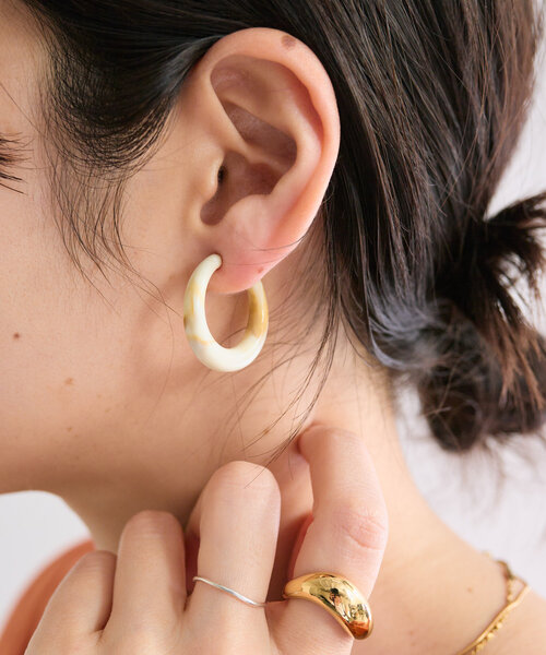 RIVE DROITE（リヴドロワ）の「【存在感抜群◎】カラーフープイヤリング（イヤリング・レディース・ベージュ/ブラウン・FREE）」の10枚目の写真