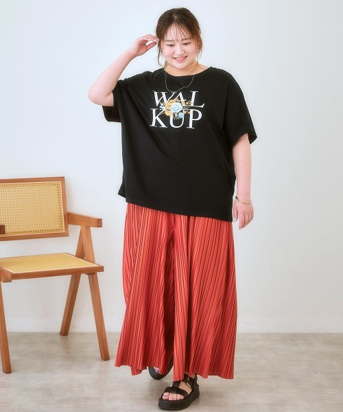 SMILE LAND（スマイルランド）の「＜大きいサイズ＞ ドルマンプリントTシャツ（吸汗速乾）（Tシャツ/カットソー・レディース・ベージュ系/オレンジ系/グリーン系/ブラック系/ネイビー系/ネイビー系2/グレー系/ブラック系2/ホワイト系/ネイビー系3/ブラック系3・L～LL/3L～4L/5L～6L）」の21枚目の写真