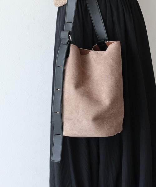 BLUEEAST（ブルーイースト）の「スエードワンハンドルバッグ（ショルダーバッグ・レディース・ベージュ/キャメル/ブラック・FREE）」の5枚目の写真