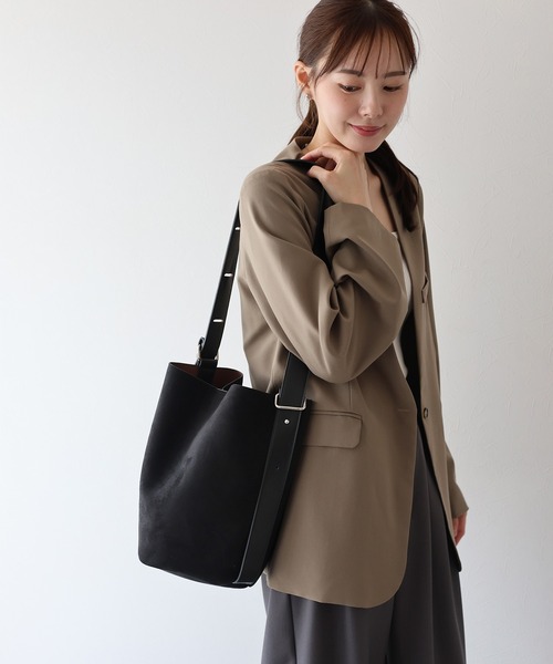 BLUEEAST（ブルーイースト）の「スエードワンハンドルバッグ（ショルダーバッグ・レディース・ベージュ/キャメル/ブラック・FREE）」の11枚目の写真