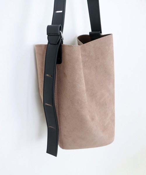 BLUEEAST（ブルーイースト）の「スエードワンハンドルバッグ（ショルダーバッグ・レディース・ベージュ/キャメル/ブラック・FREE）」の19枚目の写真