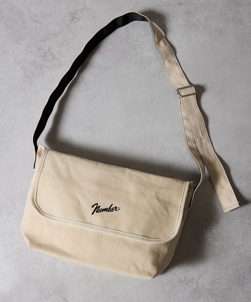 NUMBER (N)INE（ナンバーナイン）の「CANVAS 2WAY HANDLE FLAP SHOULDER BAG / SMALL / コットン キャンバス 2way ハンドル フラップ ショルダーバッグ スモールサイズ（ショルダーバッグ・メンズ・ブラック/アイボリー・FREE）」の9枚目の写真