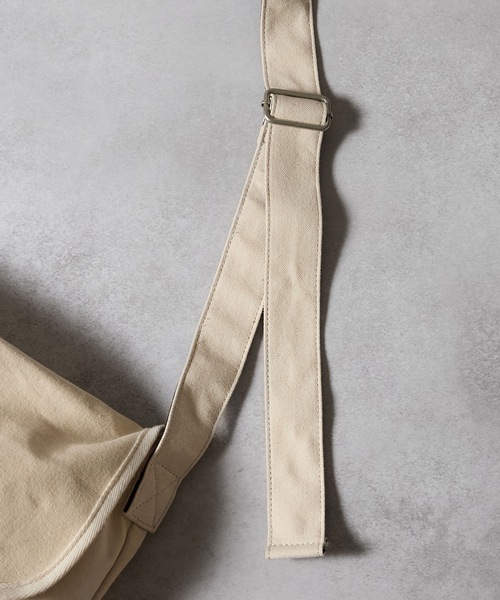 NUMBER (N)INE（ナンバーナイン）の「CANVAS 2WAY HANDLE FLAP SHOULDER BAG / SMALL / コットン キャンバス 2way ハンドル フラップ ショルダーバッグ スモールサイズ（ショルダーバッグ・メンズ・ブラック/アイボリー・FREE）」の7枚目の写真