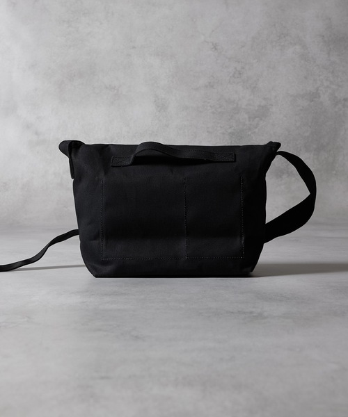 NUMBER (N)INE（ナンバーナイン）の「CANVAS 2WAY HANDLE FLAP SHOULDER BAG / SMALL / コットン キャンバス 2way ハンドル フラップ ショルダーバッグ スモールサイズ（ショルダーバッグ・メンズ・ブラック/アイボリー・FREE）」の21枚目の写真