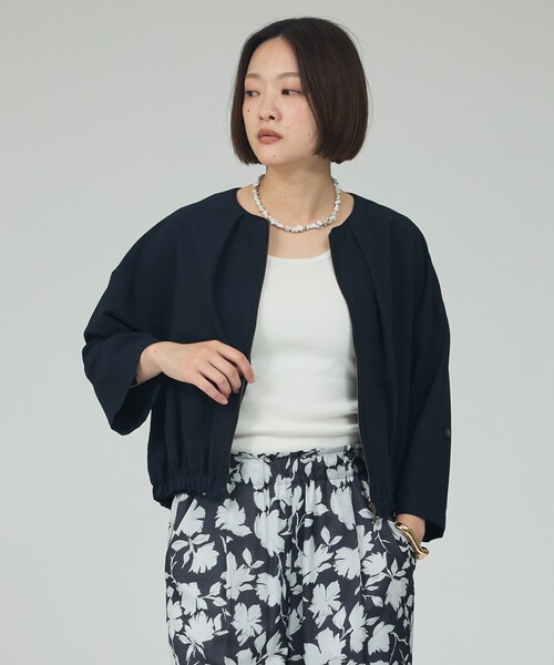qualite(カリテ)の「【セットアップ対応】シアサッカーブルゾン/春服/夏服/サマージャケット/オフィスカジュアル/ドルマンジャケット(ブルゾン・レディース・ベージュ/ネイビー・38/36)」の8枚目の写真
