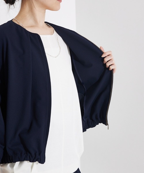 qualite（カリテ）の「【セットアップ対応】シアサッカーブルゾン/夏服/サマージャケット/オフィスカジュアル/ドルマンジャケット（ブルゾン・レディース・ベージュ/ネイビー・38/36）」の15枚目の写真