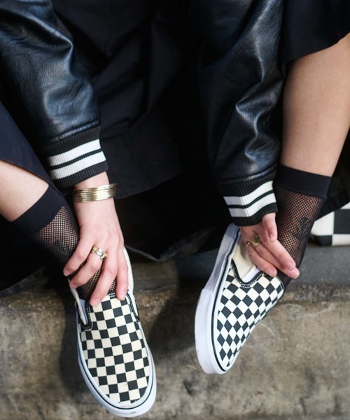 VANS（バンズ）の「クラシック スリッポン（スリッポン・メンズ・ネイビー/ブラック×ホワイト/ホワイト/ブラック/ブラック×ブラック・4.5/5/6/6.5/7/8/8.5/9/9.5/10/4/5.5/7.5/10.5/11/11.5/12）」の12枚目の写真