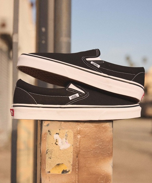 VANS（バンズ）の「クラシック スリッポン（スリッポン・メンズ・ネイビー/ブラック×ホワイト/ホワイト/ブラック/ブラック×ブラック・4.5/5/6/6.5/7/8/8.5/9/9.5/10/4/5.5/7.5/10.5/11/11.5/12）」の7枚目の写真