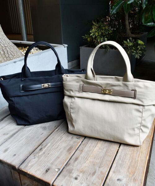 le.coeur blanc（ルクールブラン）の「ナイロンベルトデザイン2wayトート（トートバッグ・レディース・グレイッシュベージュ/ブラック・FREE）」の3枚目の写真