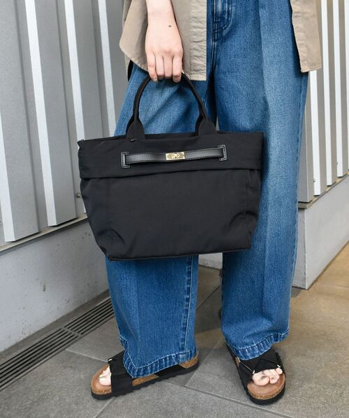 le.coeur blanc（ルクールブラン）の「ナイロンベルトデザイン2wayトート（トートバッグ・レディース・グレイッシュベージュ/ブラック・FREE）」の11枚目の写真