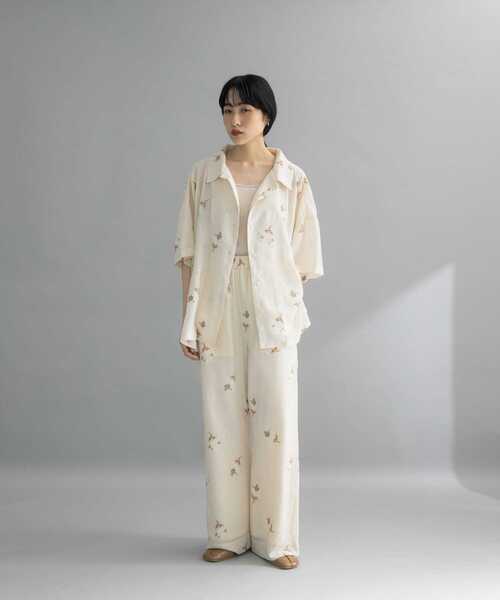 KBF(ケイビーエフ)の「『WEB限定』エンブロイダリーワイドシャツ(シャツ/ブラウス・レディース・アイボリー/ネイビー・ONE)」の17枚目の写真