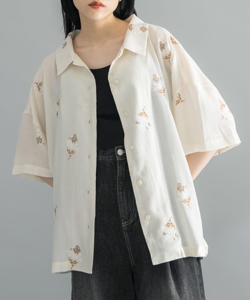 KBF(ケイビーエフ)の「『WEB限定』エンブロイダリーワイドシャツ(シャツ/ブラウス・レディース・アイボリー/ネイビー・ONE)」の19枚目の写真