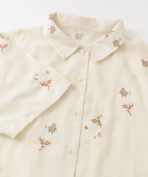 KBF(ケイビーエフ)の「『WEB限定』エンブロイダリーワイドシャツ(シャツ/ブラウス・レディース・アイボリー/ネイビー・ONE)」の12枚目の写真