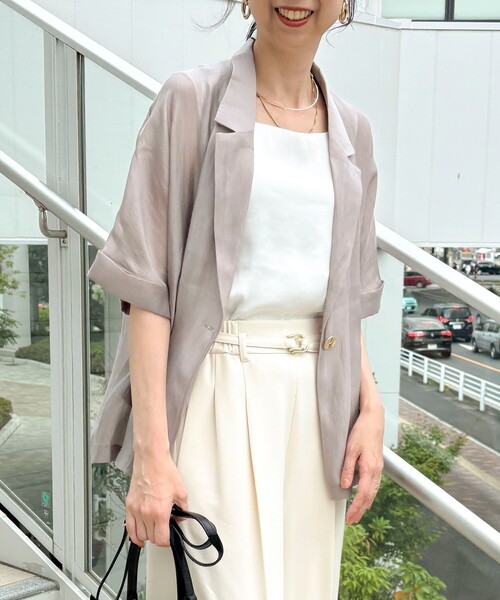 MICO COULIER（ミコクリエ）の「光沢エアリーテーラードジャケット（テーラードジャケット・レディース・ブラック/グレイッシュベージュ/ブラウン・38）」の3枚目の写真