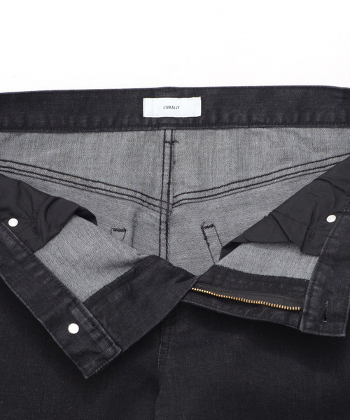 CavariA（キャバリア）の「テーパードスキニーデニムパンツ（デニムパンツ・メンズ・ブラック/ワンウォッシュ・マルチサイズ）」の17枚目の写真