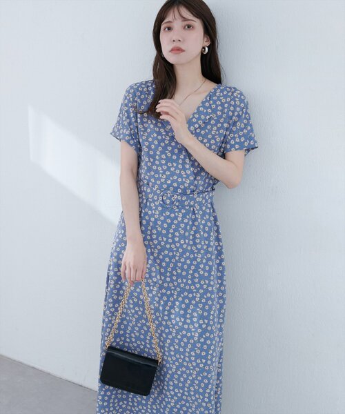 natural couture(ナチュラルクチュール)の「【WEB限定】トライアングルカラーワンピース(ワンピース・レディース・ベージュ/ネイビー/ブラック/サックスブルー/ボルドー・FREE)」の4枚目の写真