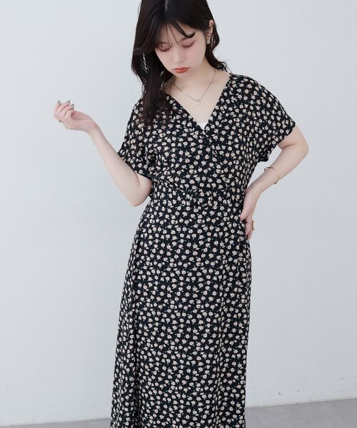 natural couture(ナチュラルクチュール)の「【WEB限定】トライアングルカラーワンピース(ワンピース・レディース・ベージュ/ネイビー/ブラック/サックスブルー/ボルドー・FREE)」の2枚目の写真